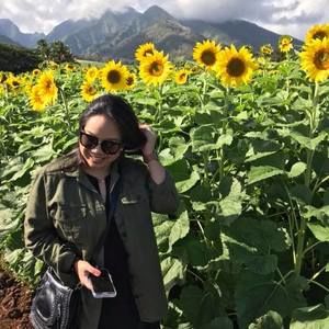 Hi, I’m Athina. 👋 I’m new to Poshmark!